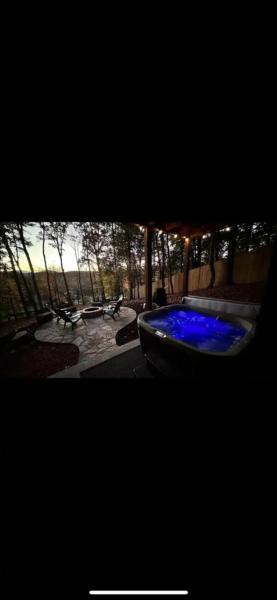Mountain View, hot tub, fire pit, game room